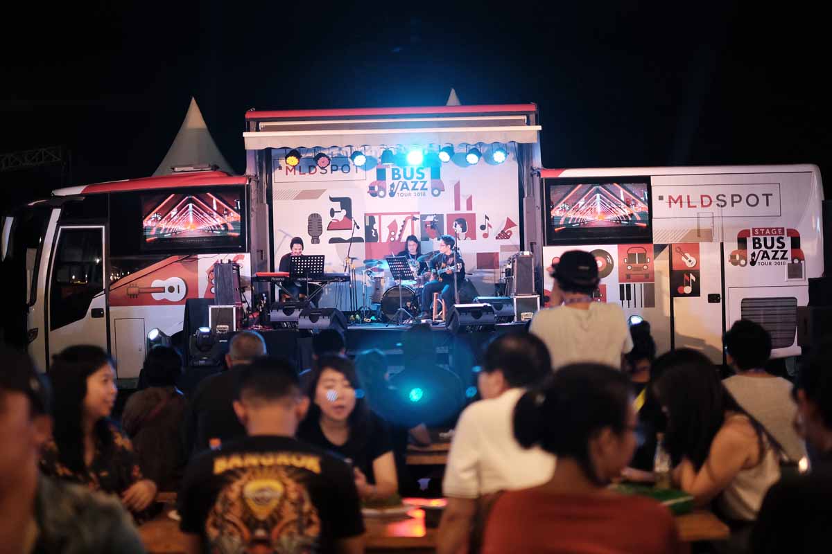 Cuma di Stage Bus Jazz Tour, Makan Ditemani Instrumen Jazz Dari Musisi Handal